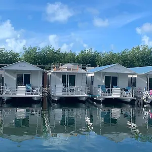 Aqua At Hurricane Hole Marina Hotel